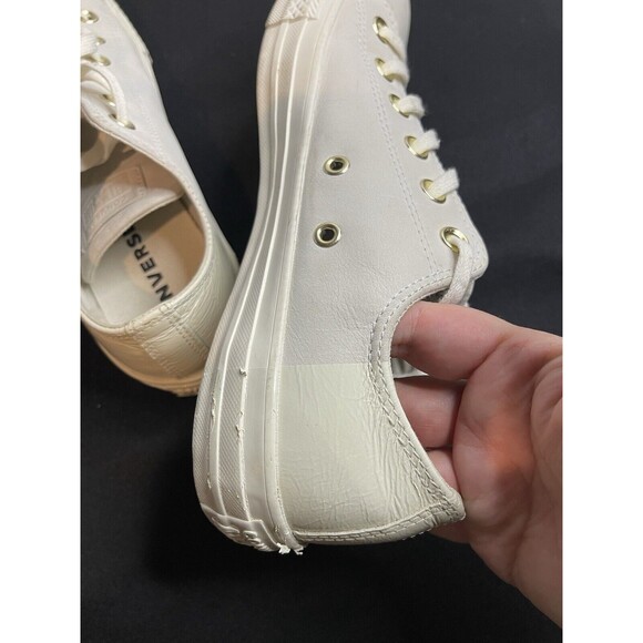 Converse White Leather Women’s 9 Low top Chuck Taylor’s - Picture 5 of 9